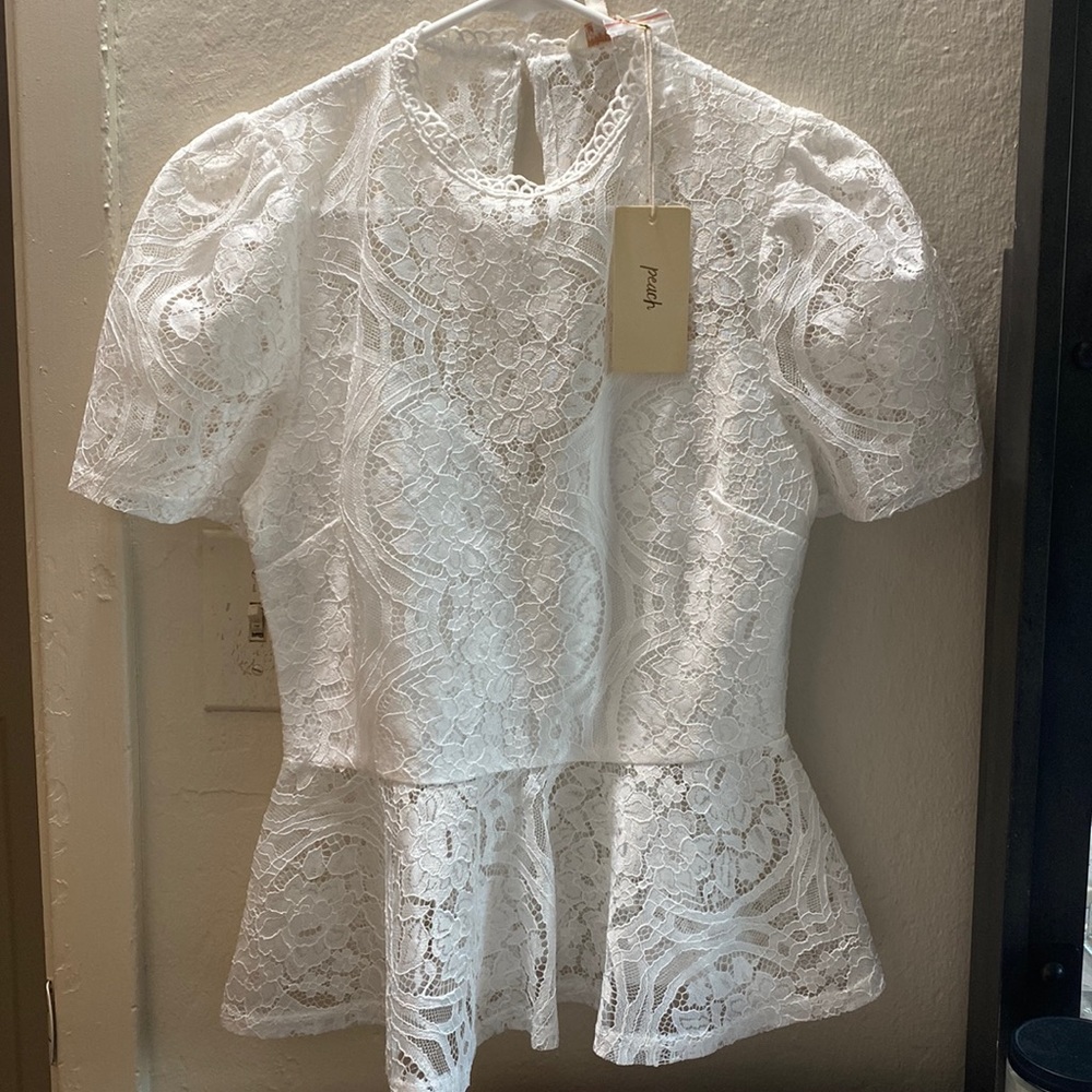 Elegant white short sleeve lace woman top